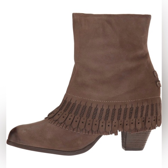 NEW Naughty Monkey Swing Low Taupe Boho Fringe Leather Block Heel Ankle Boot - Picture 7 of 16